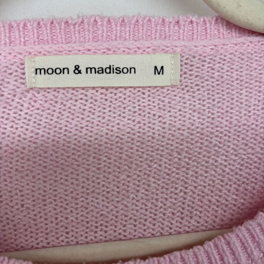 Moon & Madison Size Medium Pink Daisy‎ Floral Cropped Sweater Women Long Sleeve - Picture 3 of 5
